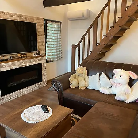 Elias Villa